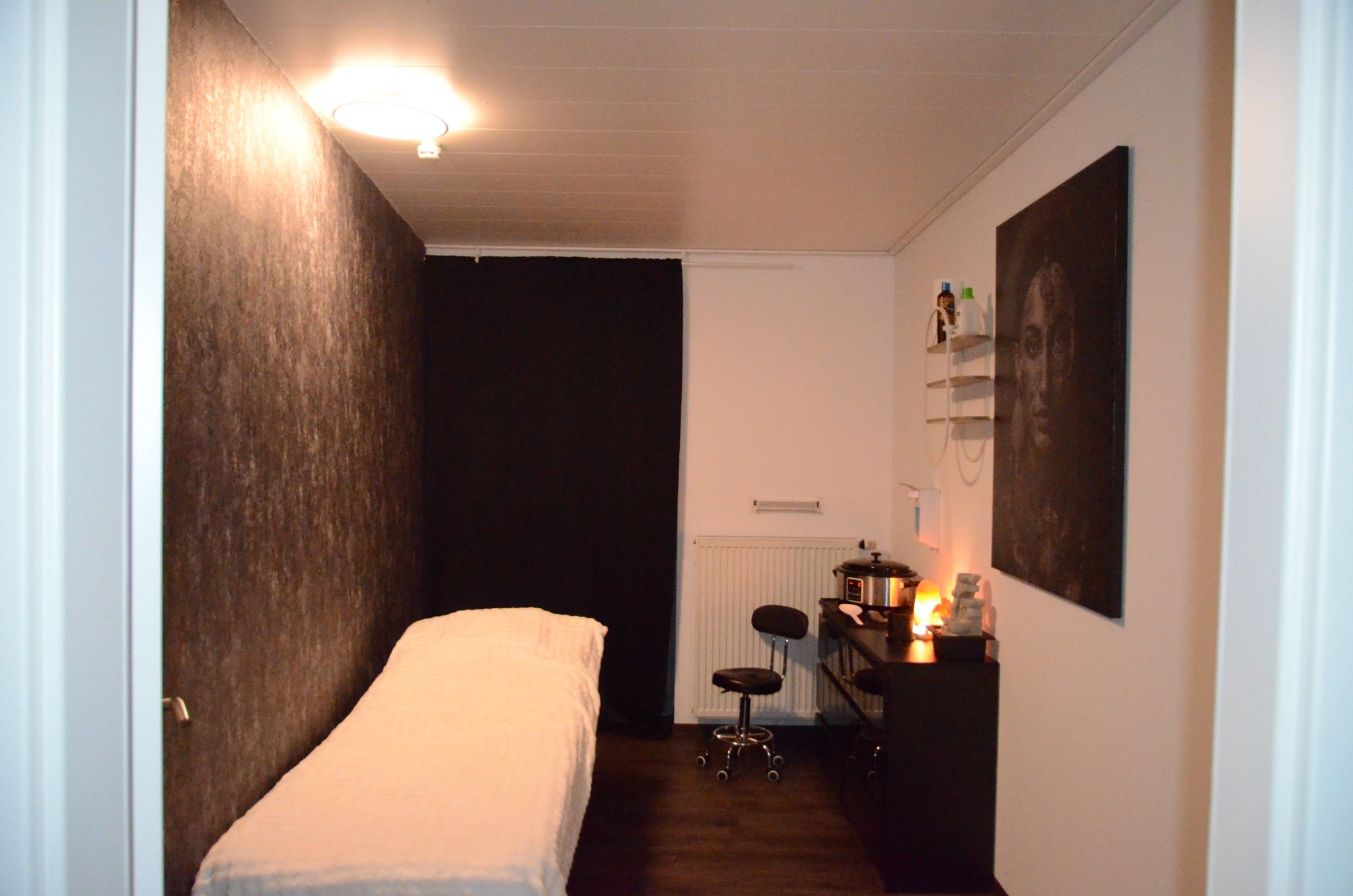 Massageraum bei Evodia’s Inkedbody.24