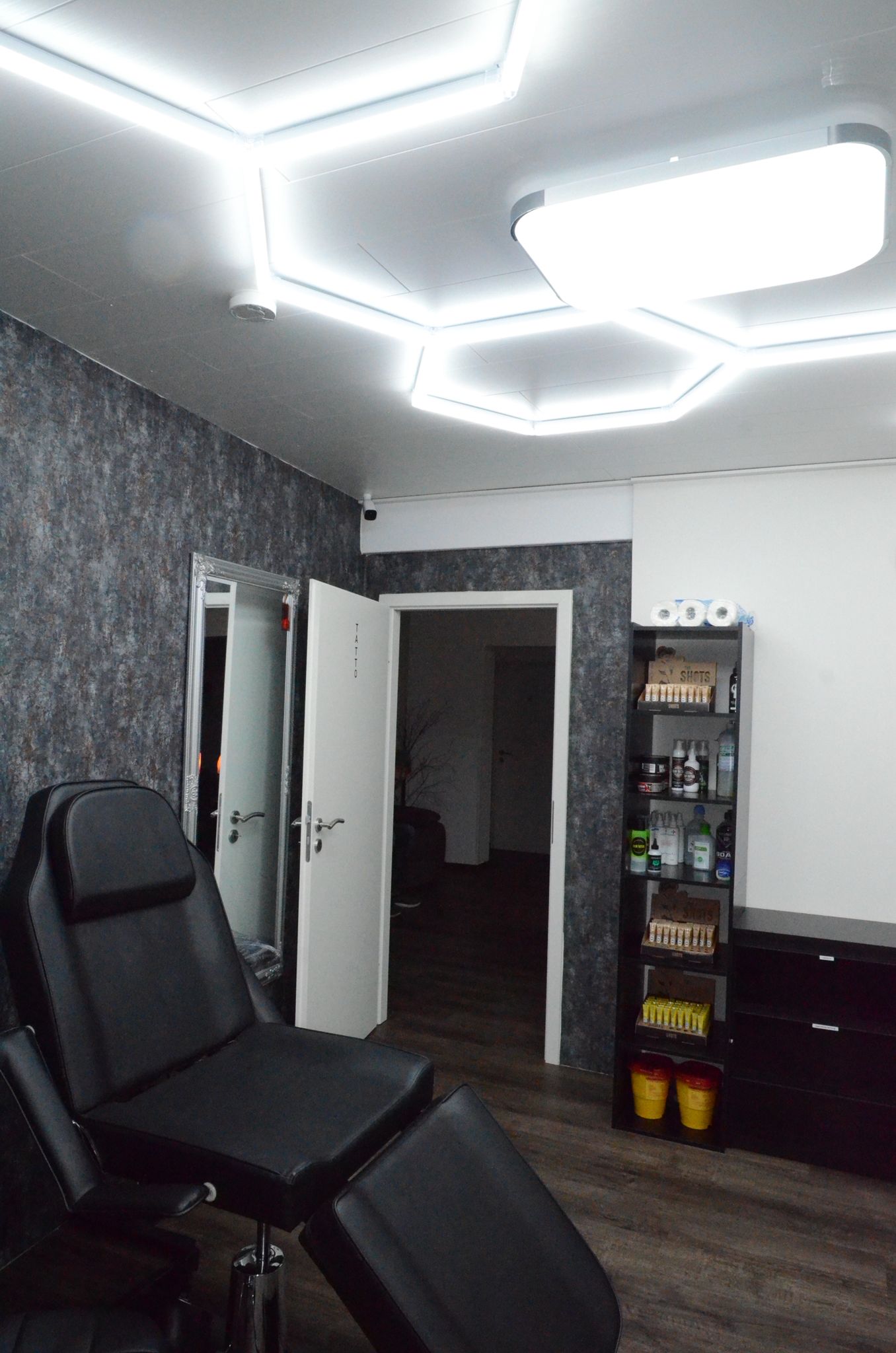 Tattoo Raum mit Beleuchtung