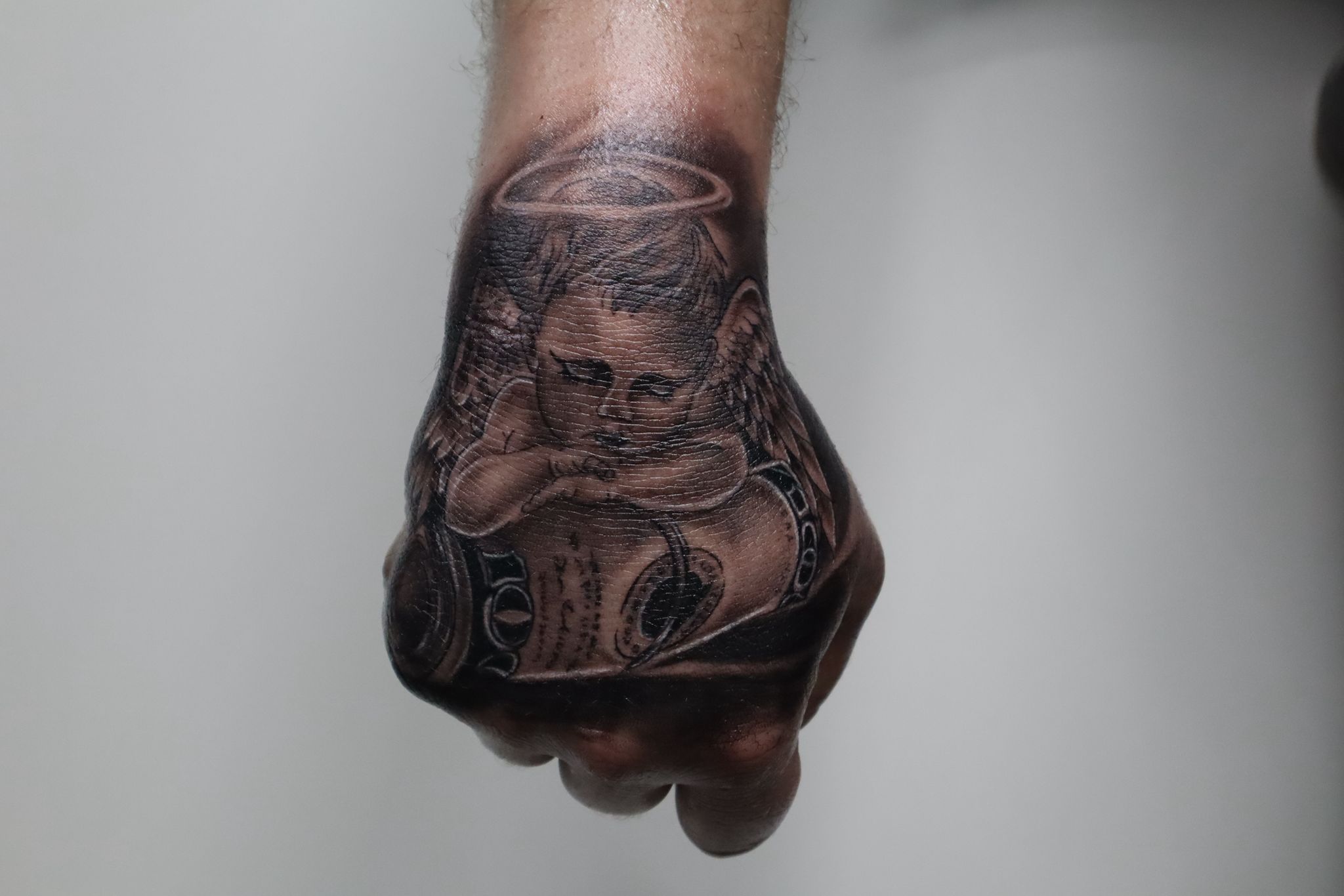 Mandala Fine Line Tattoo am Arm